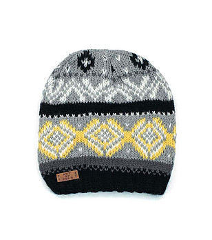 Сива зимна унисекс шапка със скандинавски шарки снимка
