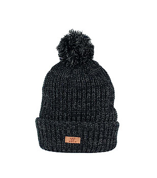 Зимна шапка в черен меланж  с помпон снимка