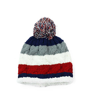 Зимна дамска многоцветна шапка снимка