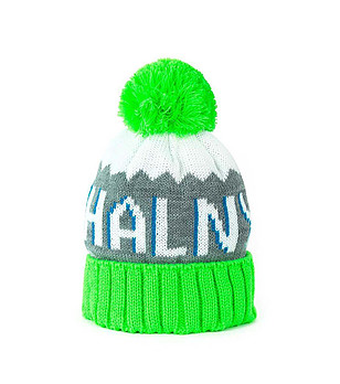 Unisex зимна шапка в зелено, бяло и сиво с надпис снимка