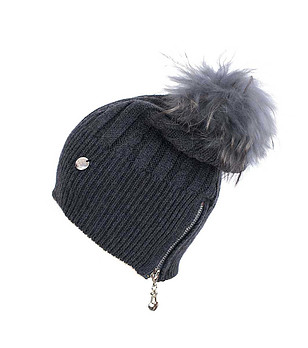 Дамска шапка в цвят графит с пухкав помпон снимка