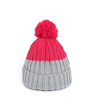 Детска шапка в сиво и цвят малина снимка
