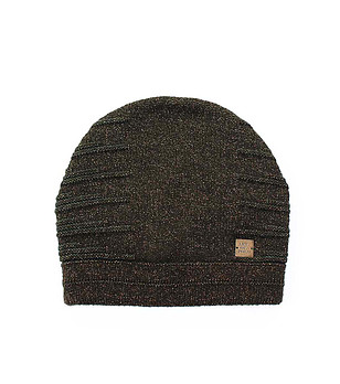 Дамска шапка в цвят маслина с лъскави нишки снимка