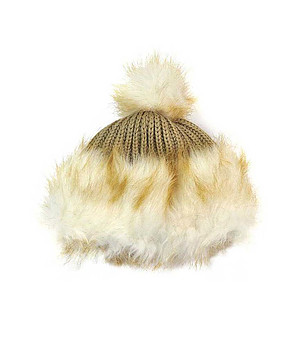Дамска шапка в бежово с пух снимка