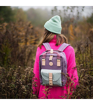 Класическа шапка в цвят мента снимка