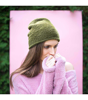 Дамска шапа в цвят маслина снимка