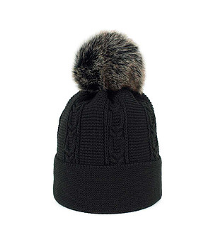 Черна дамска шапка с пухкав помпон снимка