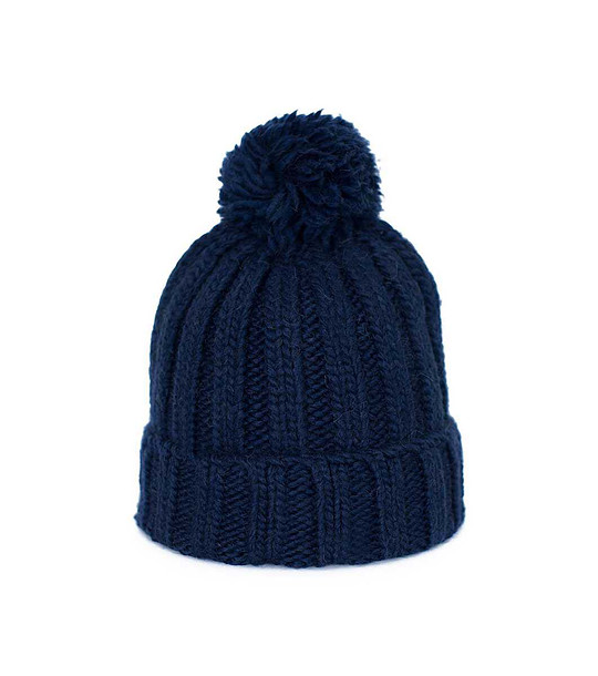 Тъмносиня зимна шапка с помпон снимка