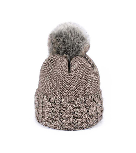 Тъмнобежова дамска зимна шапка снимка