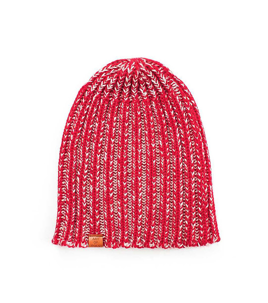 Детска зимна шапка в червен меланж снимка