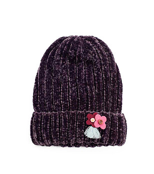 Тъмнолилава детска шапка с цветя снимка