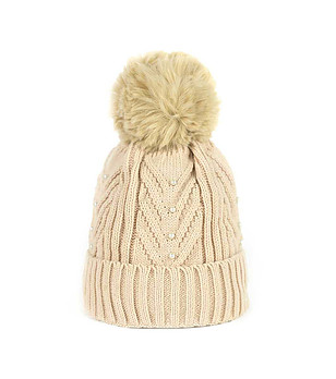 Дамска зимна шапка в бежово с пухкав помпон снимка