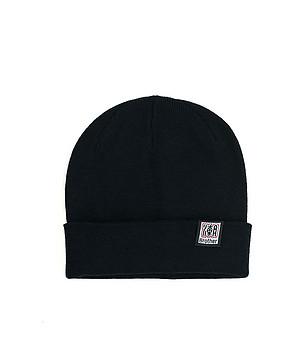 Унисекс шапка в черно снимка