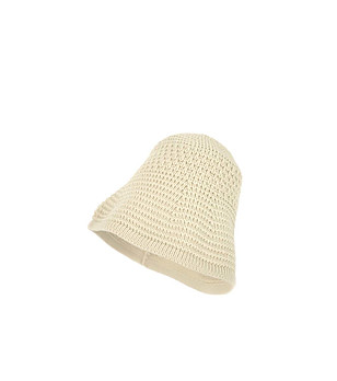 Светлобежова детска шапка снимка