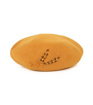 Жълта дамска барета с декорация снимка