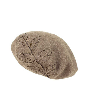 Бежова дамска барета с камъчета снимка