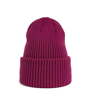 Класическа зимна унисекс шапка в лилав нюанс снимка