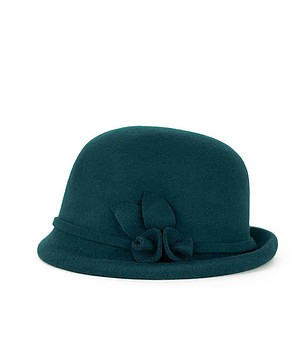 Елегантна дамска тъмнозелена шапка снимка