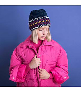 Унисекс шапка в тъмносиньо с фигурални мотиви снимка