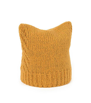 Детска зимна шапка в цвят горчица с ушички снимка