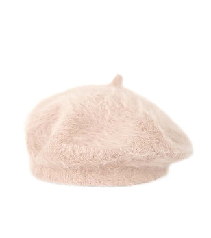 Пухкава дамска бежова барета с ангора снимка