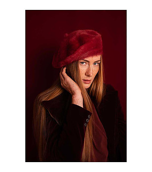 Пухкава дамска барета в бургунд с ангора снимка