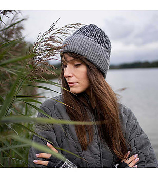 Зимна unisex шапка в сиво и графит снимка