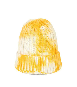 Детска шапка в бяло и жълто с плетеници снимка