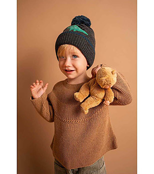 Детска шапка в цвят графит с динозавър снимка