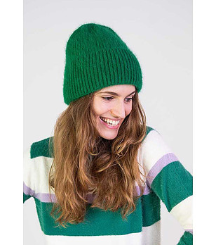 Класическа unisex зимна шапка в зелено с ангора снимка