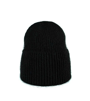 Класическа unisex зимна шапка в черно снимка