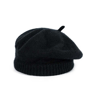 Черна детска барета снимка