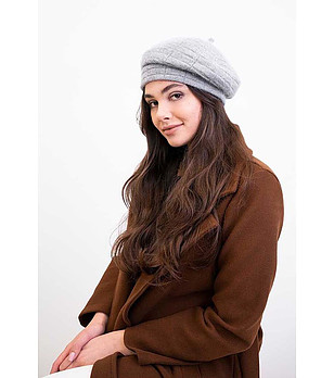 Дамска сива барета с ангора снимка