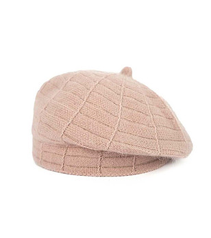 Дамска барета в цвят пудра с ангора снимка