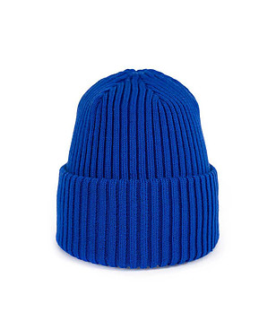 Детска шапка в синьо снимка