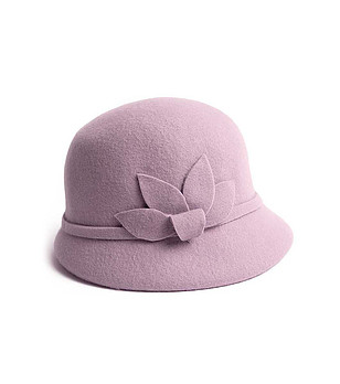 Светлолилава стилна дамска вълнена шапка снимка