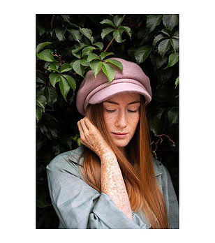 Светлолилав дамски вълнен каскет снимка