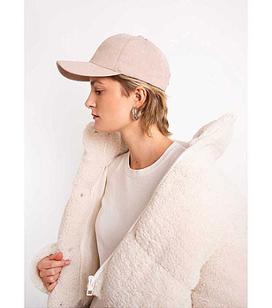 Бежова унисекс шапка с козирка снимка