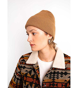 Кафява детска шапка от мерино снимка