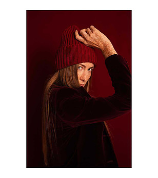 Зимна вълнена шапка в тъмночервено снимка