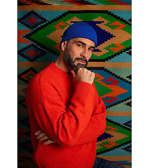 Унисекс шапка в кралско синьо снимка