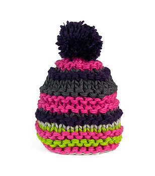 Дамска зимна многоцветна шапка на райе снимка