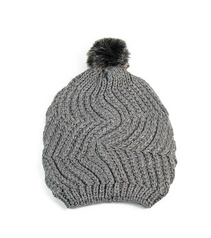 Дамска зимна шапка в сиво снимка