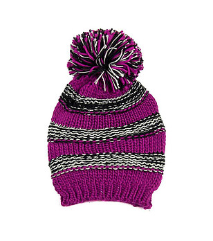 Зимна шапка в лилаво и черно снимка