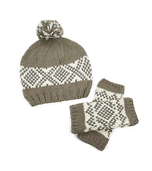 Дамски комплект от шапка и ръкавици в кафяво и екрю снимка