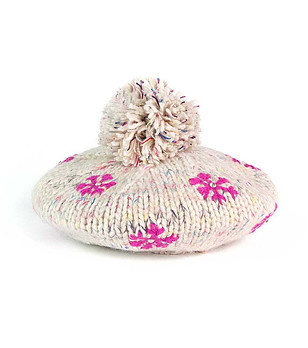 Бежова дамска барета с детайли циклама снимка