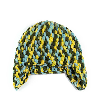 Унисекс шапка в меланж на зелено, жълто и синьо снимка
