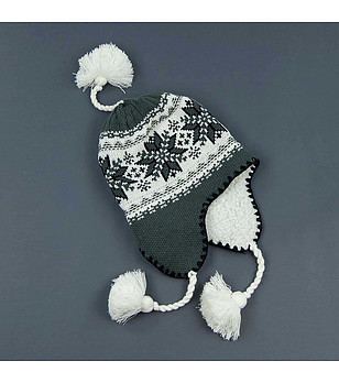 Тъмносива дамска зимна шапка със зимни мотиви снимка