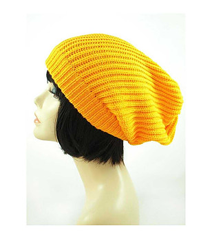 Дамска шапка в жълто снимка
