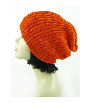 Дамска шапка в оранжево снимка